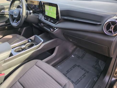 Used 2025 Chevrolet Equinox LT image 28