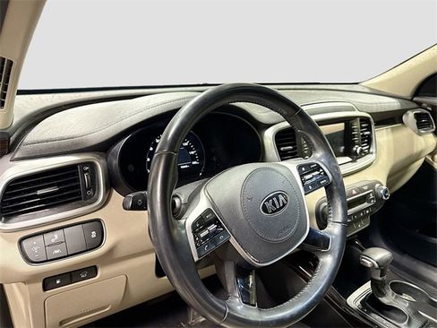 Used 2020 Kia Sorento EX image 10