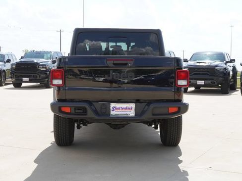 Used 2023 Jeep Gladiator Sport AWD/4WD image 8