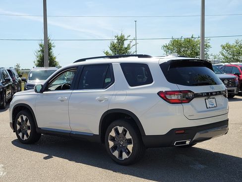 New 2026 Honda Pilot Touring image 4
