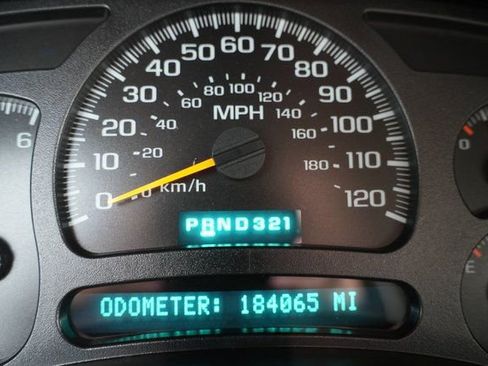 Used 2005 GMC Yukon XL 2500 SLT w/ SLT Preferred Equipment Group image 26