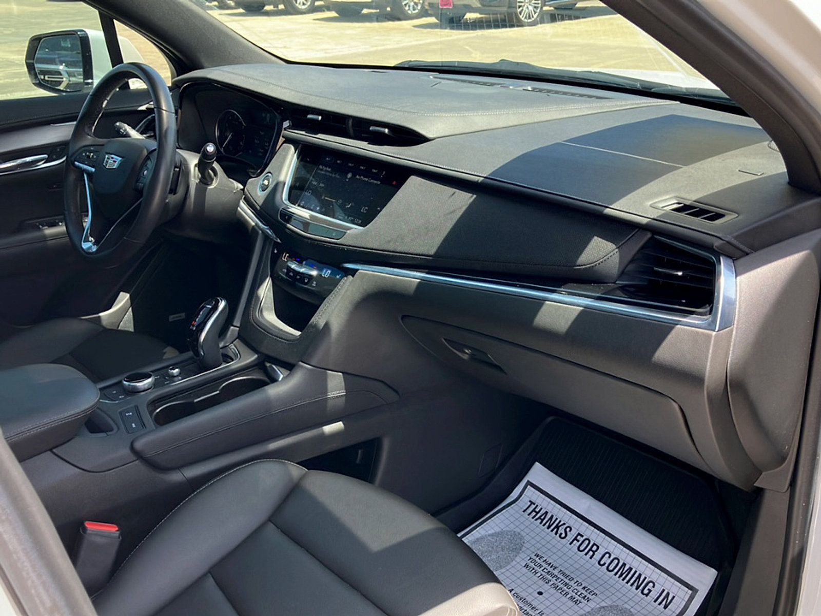 Used 2023 Cadillac XT6 Luxury w/ LPO, Floor Liner Package FWD image 12