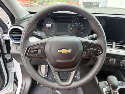 New 2026 Chevrolet Trax LS w/ LS Convenience Package FWD image 28