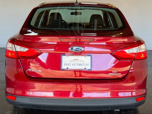 Used 2014 Ford Focus SE w/ SE Winter Package FWD image 5