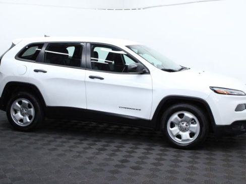 Used 2014 Jeep Cherokee Sport image 3