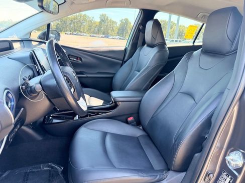 Used 2018 Toyota Prius Four Touring FWD image 12