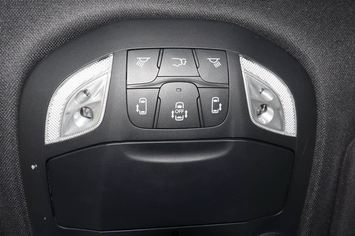 Used 2025 Chrysler Pacifica Limited FWD image 29