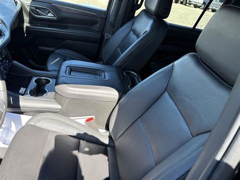 Used 2022 Chevrolet Suburban Z71 w/ Luxury Package image 8