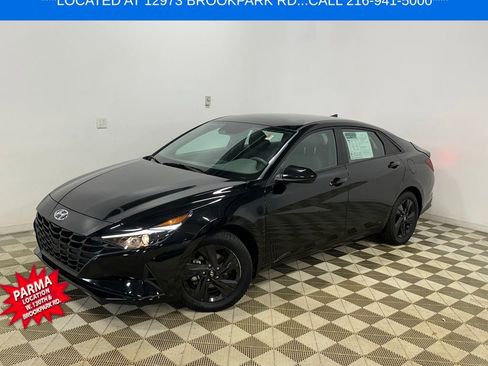 Used 2023 Hyundai Elantra SEL image 1