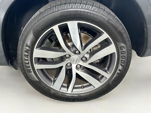 Used 2018 Honda Pilot Touring image 11