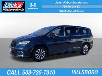 Used 2023 Chrysler Pacifica Touring-L