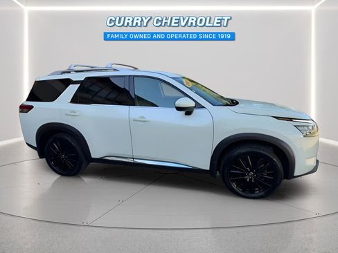 Used 2024 Nissan Pathfinder Platinum w/ Lighting Package (N92) AWD/4WD image 14