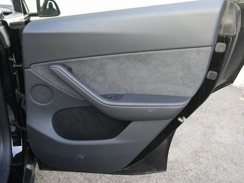 Used 2023 Tesla Model Y Long Range image 30