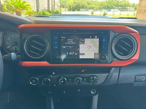 Used 2016 Toyota Tacoma TRD Sport w/ Towing Package AWD/4WD image 22