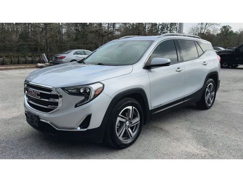 Certified 2020 GMC Terrain SLT w/ Preferred Package image 4