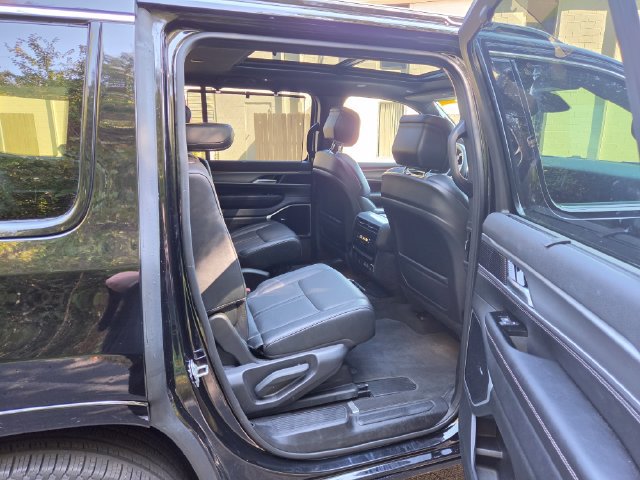 Used 2025 Jeep Wagoneer Series III w/ Premium Group I AWD/4WD image 35