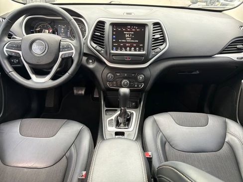 Used 2018 Jeep Cherokee Latitude Plus image 9