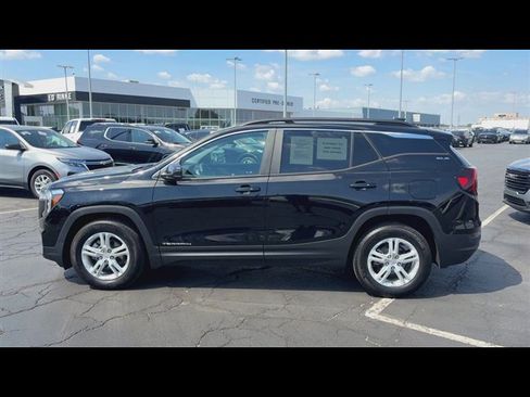 Used 2024 GMC Terrain SLE w/ Driver Convenience Package FWD image 5