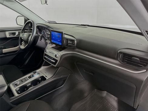Used 2022 Ford Explorer XLT AWD/4WD image 29