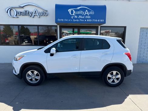 Used 2018 Chevrolet Trax LS image 1