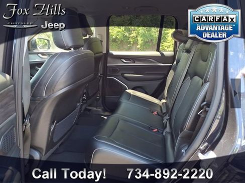 Used 2023 Jeep Grand Cherokee Limited AWD/4WD image 11