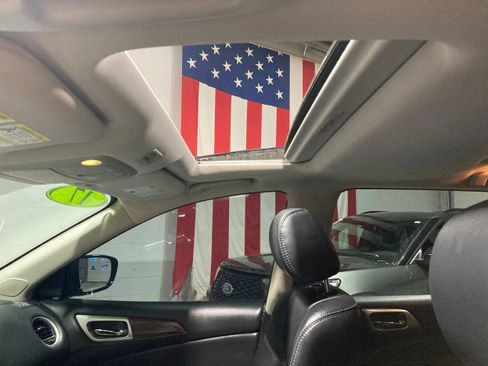 Used 2017 Nissan Pathfinder Platinum image 22