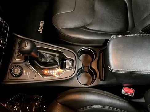 Used 2019 Jeep Cherokee Limited AWD/4WD image 34