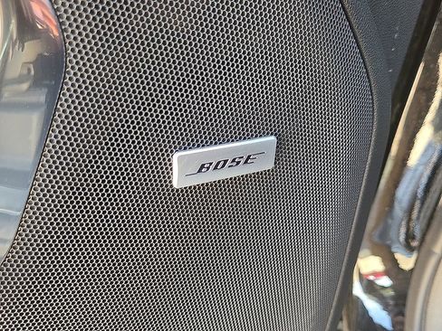 Used 2023 GMC Yukon SLT w/ SLT Luxury Package image 25