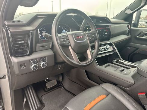 Used 2025 GMC Sierra 2500 AT4 image 11