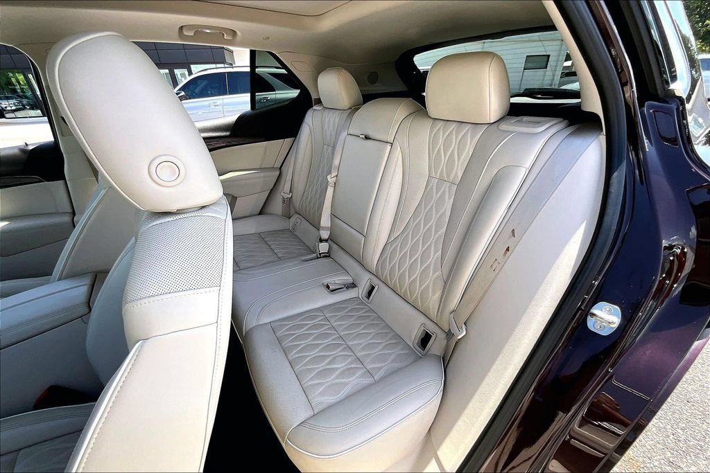 Used 2023 Buick Envision Avenir FWD image 19
