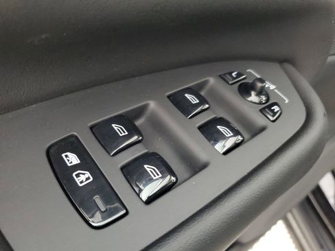 Certified 2025 Volvo XC90 B5 Core AWD/4WD image 21