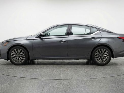 Used 2025 Nissan Altima 2.5 SV FWD image 5