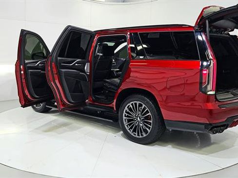 Used 2023 Cadillac Escalade V AWD/4WD image 12