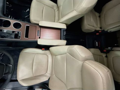 Used 2024 Toyota Sienna XLE w/ XLE Plus Package FWD image 22