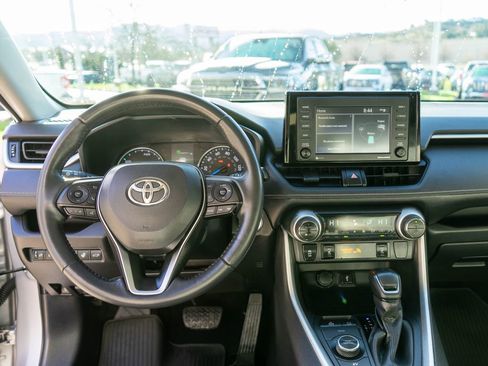 Used 2021 Toyota RAV4 XLE Premium image 14