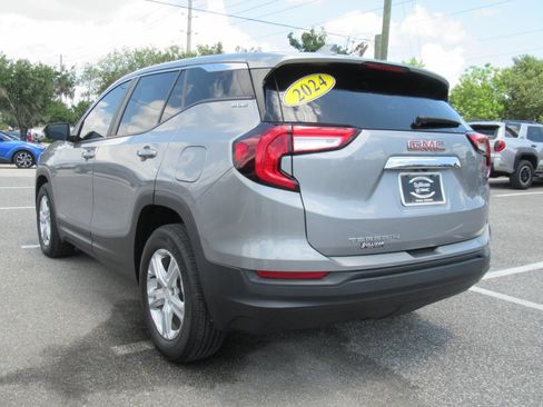 Used 2024 GMC Terrain SLE FWD image 5