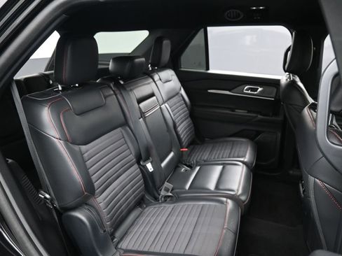Used 2025 Ford Explorer ST-Line w/ ST-Line Street Pack AWD/4WD image 32