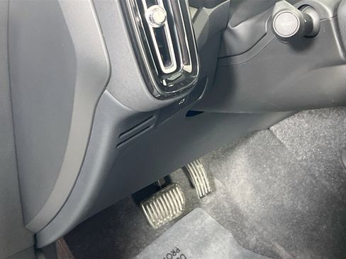 Used 2023 Volvo XC40 B5 Plus w/ Protection Package Premier image 10