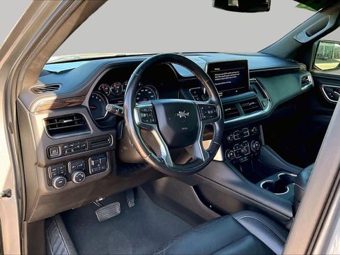 Used 2021 Chevrolet Tahoe Z71 w/ Luxury Package AWD/4WD image 16