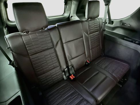 Used 2023 Cadillac Escalade ESV V w/ LPO, ONYX Package AWD/4WD image 31