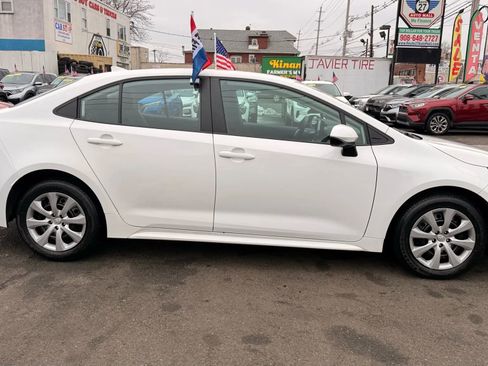 Used 2025 Toyota Corolla LE image 11