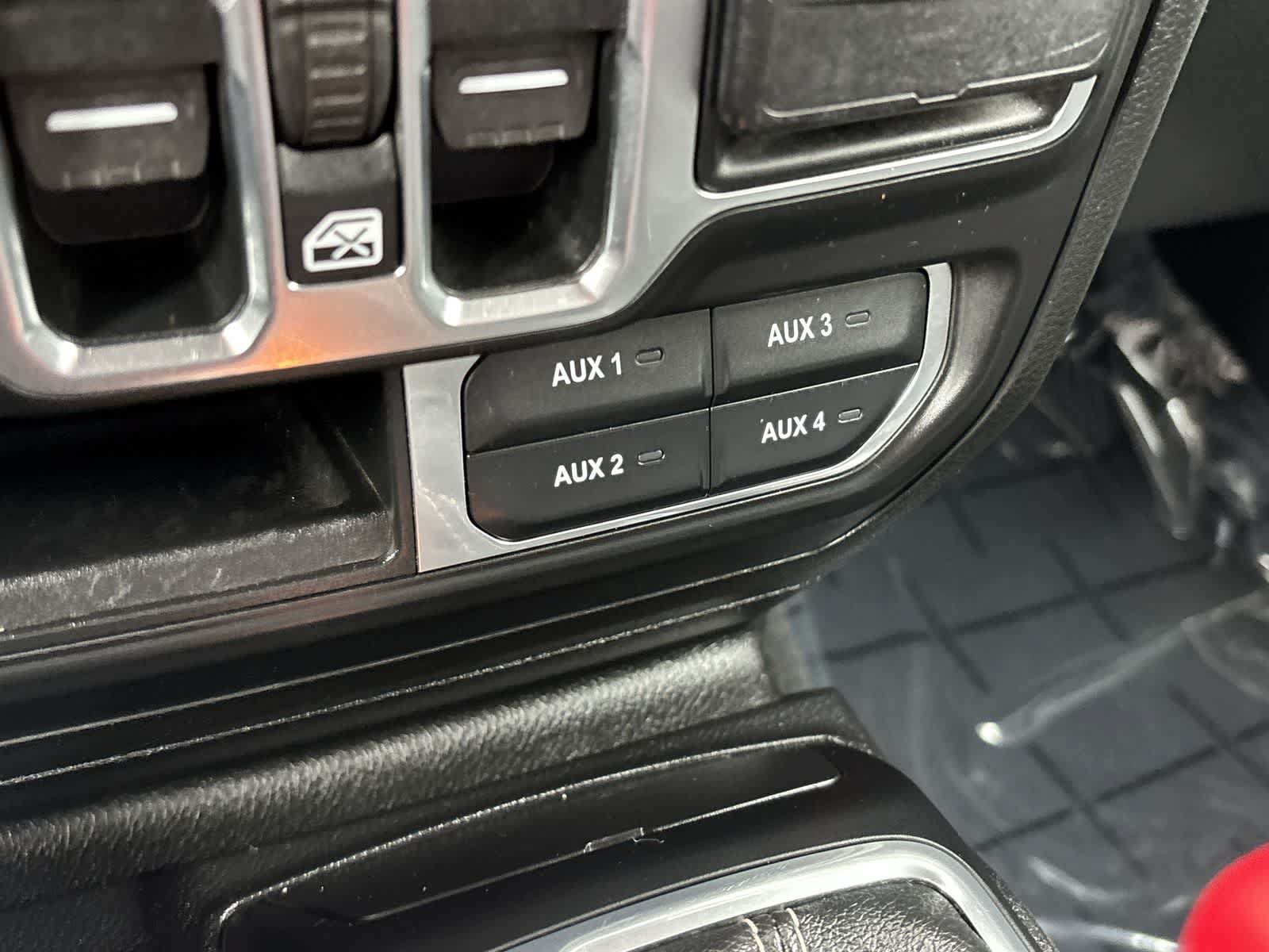 Certified 2020 Jeep Gladiator Overland AWD/4WD image 28
