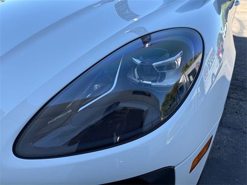 Used 2021 Porsche Macan image 32