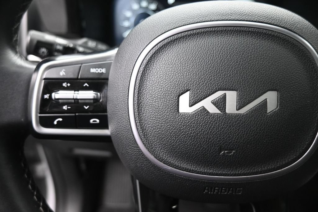 Used 2023 Kia Sorento SX AWD/4WD image 14