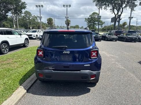 Used 2019 Jeep Renegade Latitude w/ Cold Weather Group FWD image 4