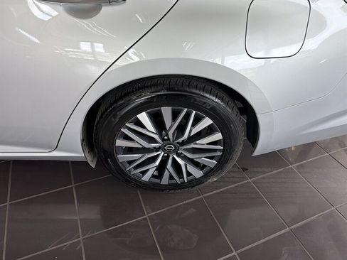 Used 2024 Nissan Altima 2.5 SV FWD image 24