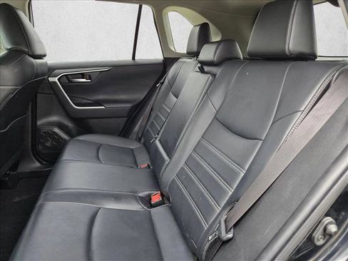 Used 2020 Toyota RAV4 Limited image 20