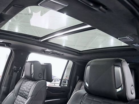 Used 2023 Cadillac Escalade ESV V w/ LPO, ONYX Package AWD/4WD image 39