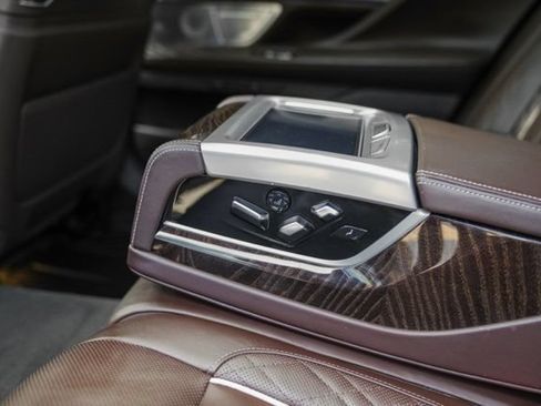 Used 2021 BMW 750i xDrive w/ Luxury Rear Seating Package AWD/4WD image 41