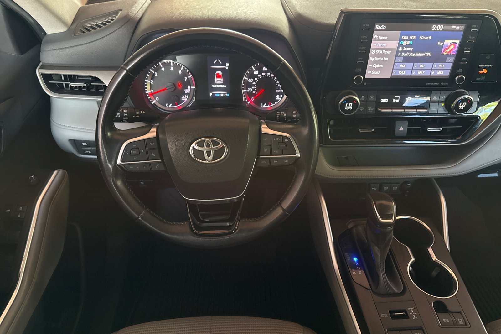 Used 2021 Toyota Highlander LE AWD/4WD image 13